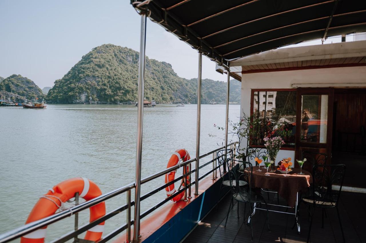 Cat Ba Bay Cruises Hotell Dong Khe Sau Exteriör bild