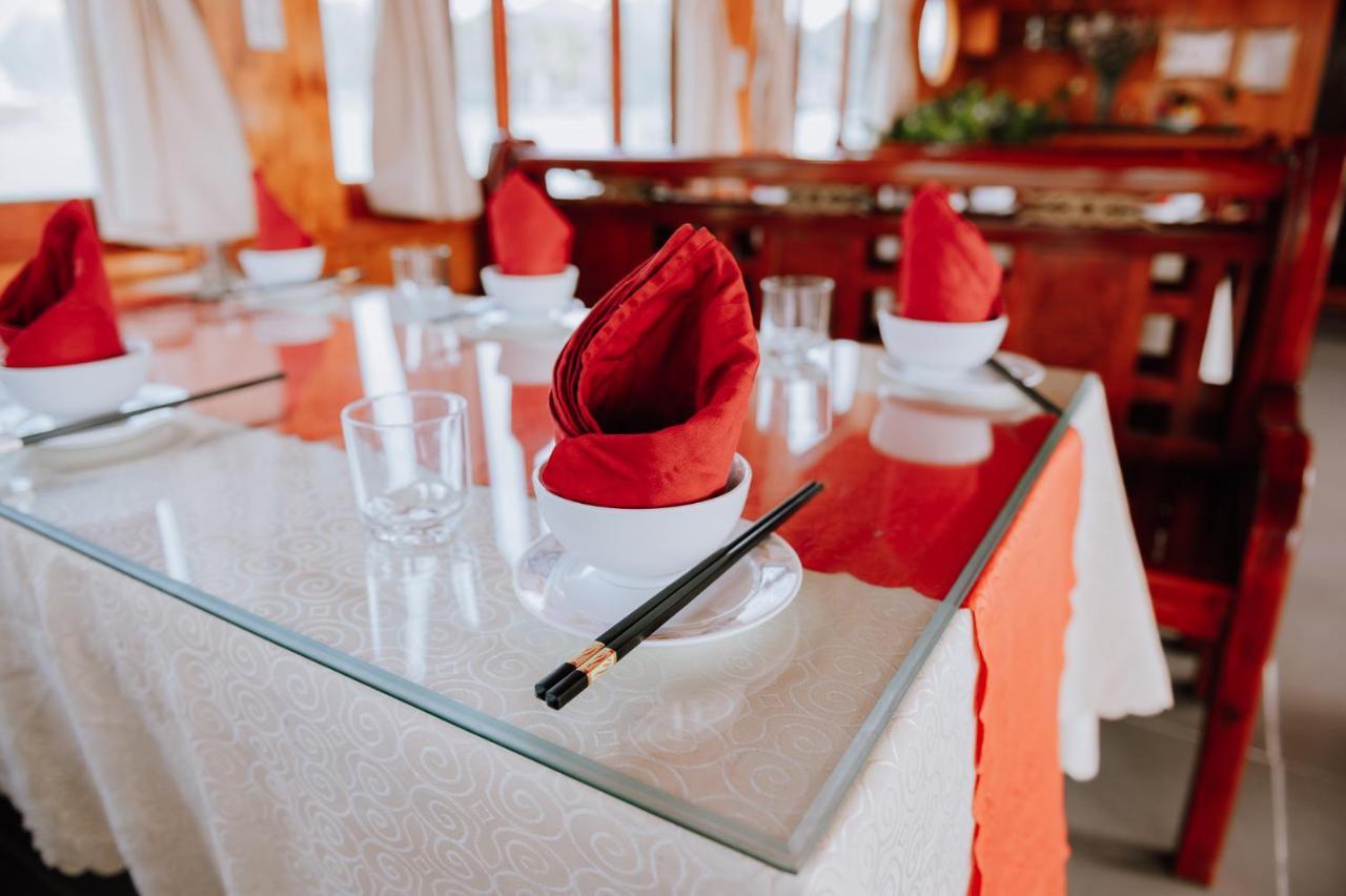 Cat Ba Bay Cruises Hotell Dong Khe Sau Exteriör bild