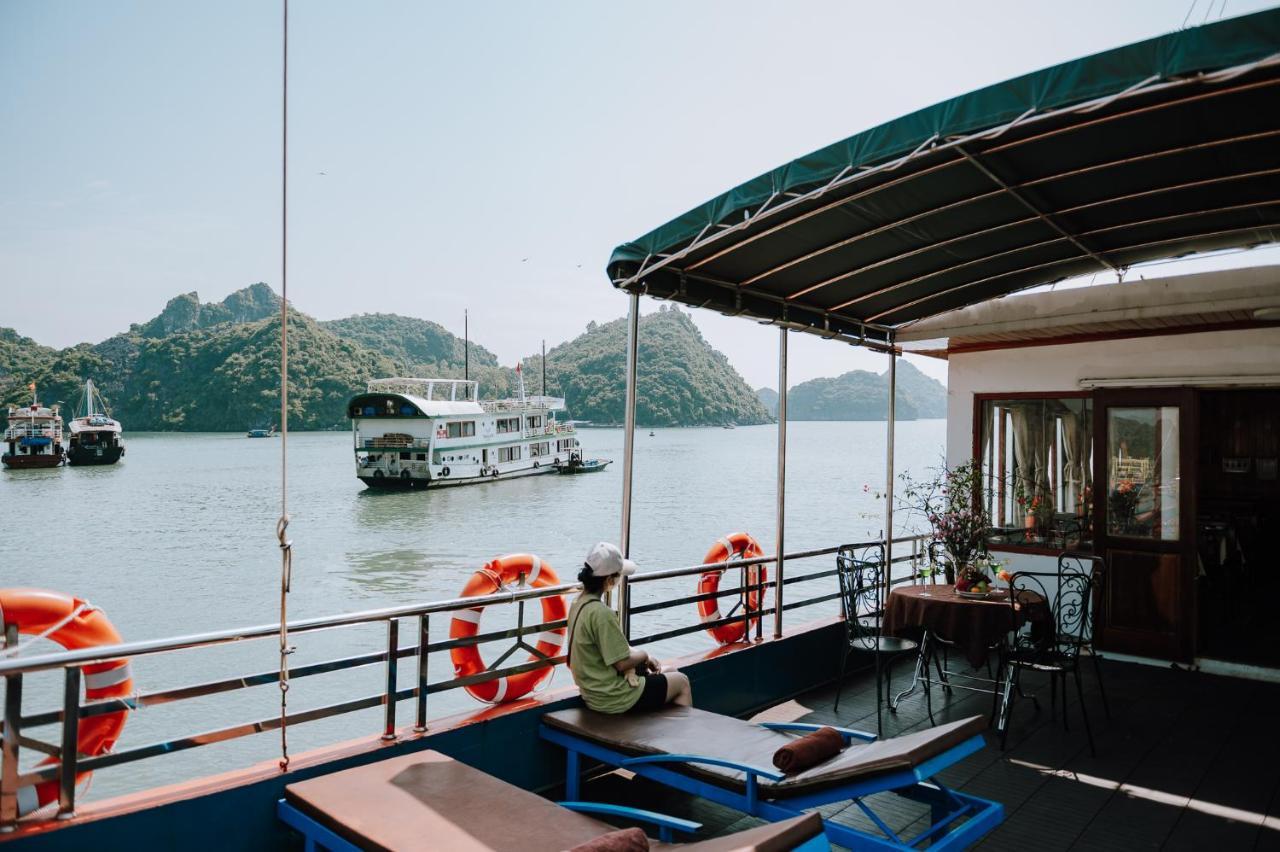 Cat Ba Bay Cruises Hotell Dong Khe Sau Exteriör bild