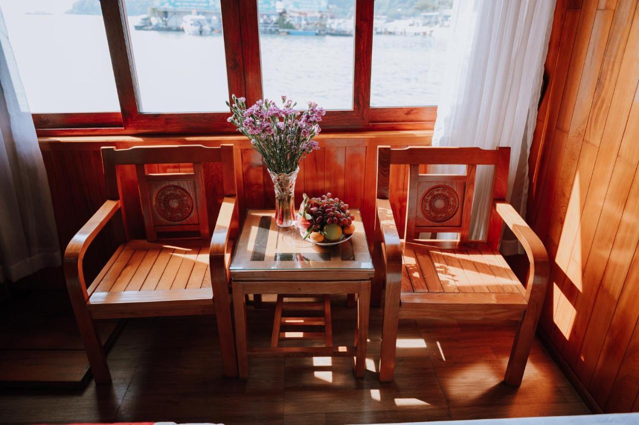 Cat Ba Bay Cruises Hotell Dong Khe Sau Exteriör bild