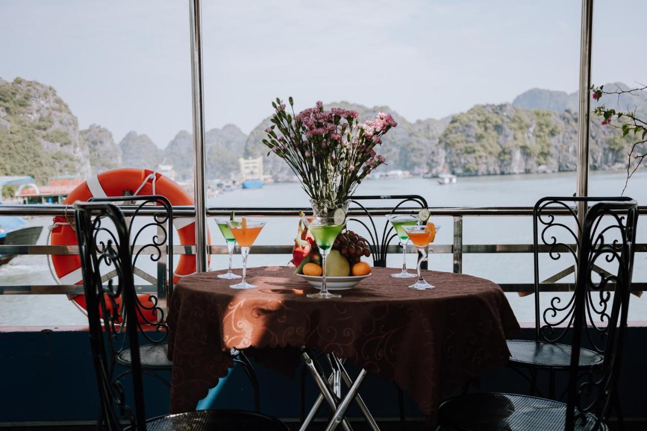Cat Ba Bay Cruises Hotell Dong Khe Sau Exteriör bild