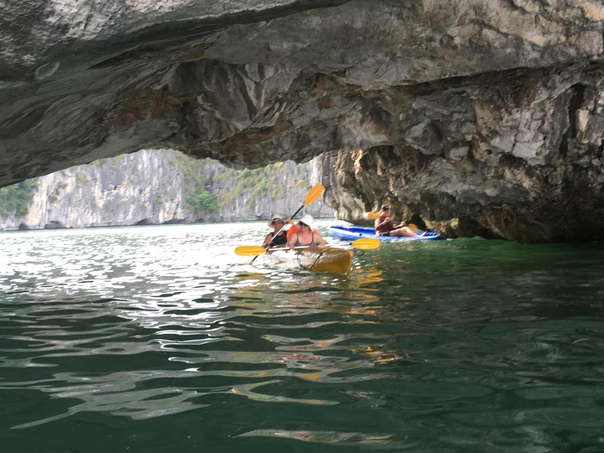 Cat Ba Bay Cruises Hotell Dong Khe Sau Exteriör bild