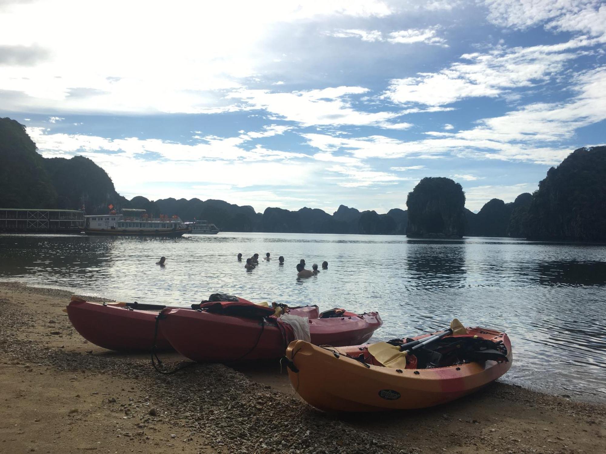 Cat Ba Bay Cruises Hotell Dong Khe Sau Exteriör bild
