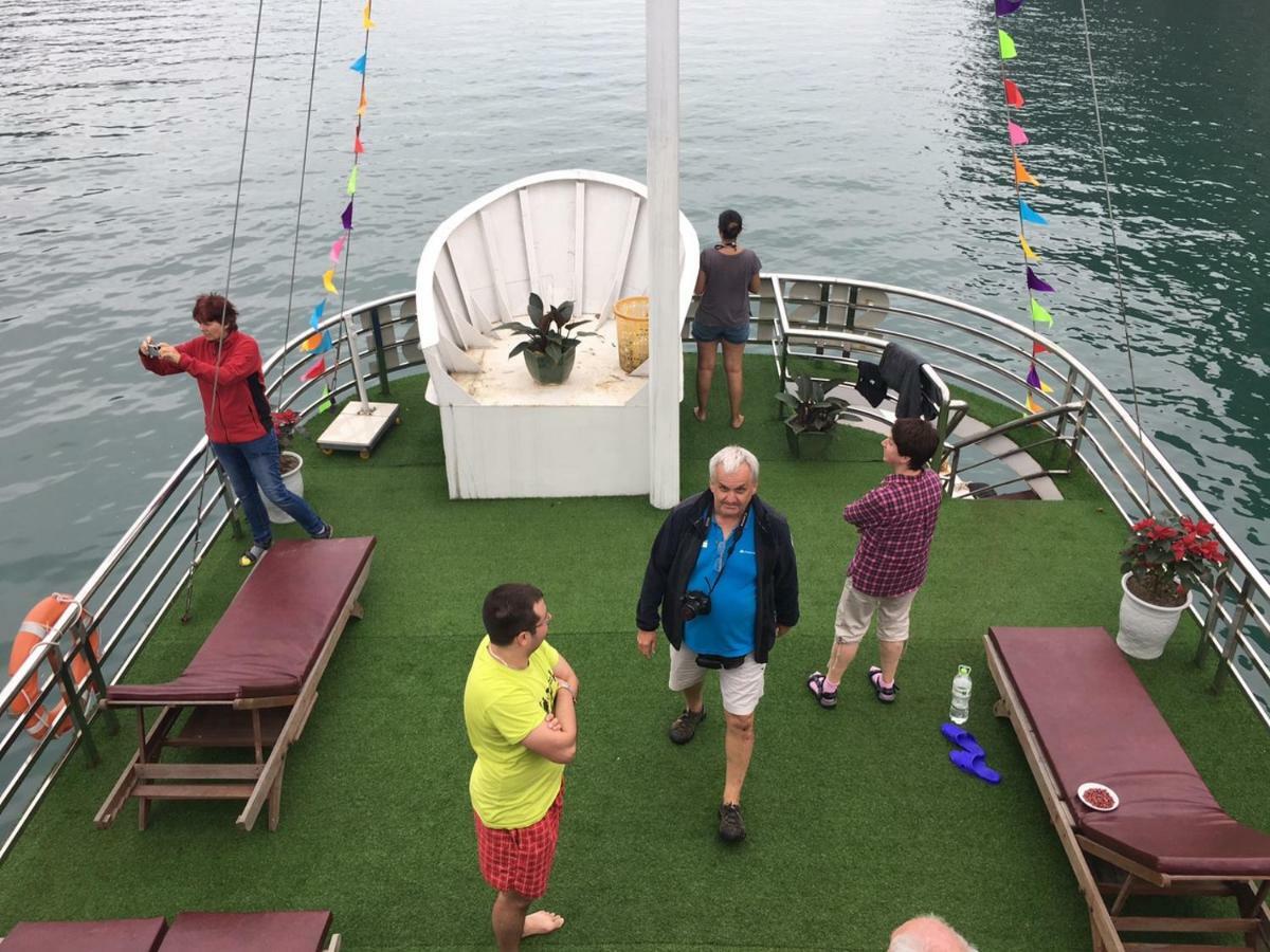 Cat Ba Bay Cruises Hotell Dong Khe Sau Exteriör bild