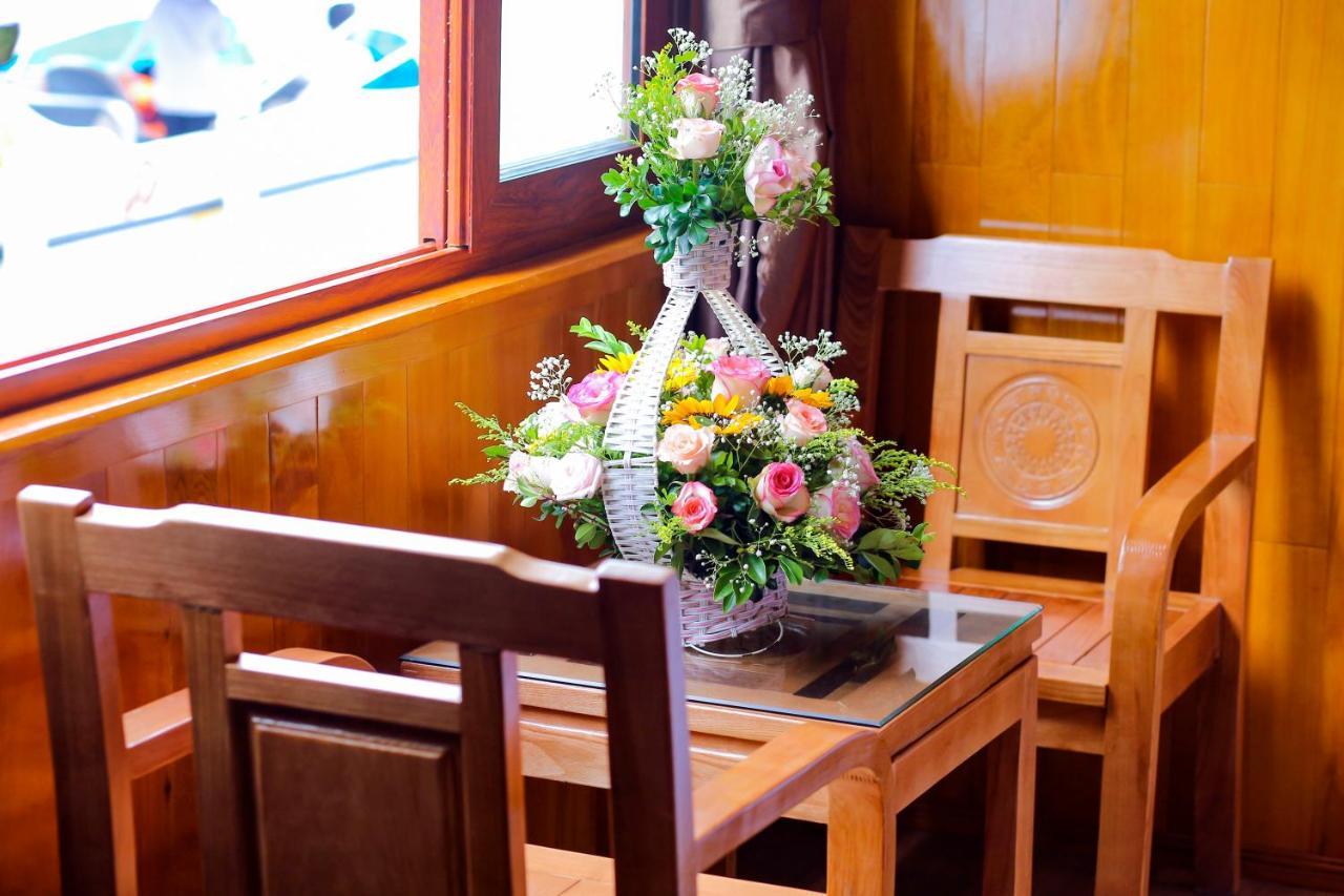 Cat Ba Bay Cruises Hotell Dong Khe Sau Exteriör bild